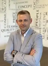 Kára Tamás;Ingatlanpiaci Szakértő;Kara Real Estate Group Kft.;+36707323737;kiadoiroda.hu